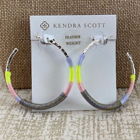 Kendra Scott Masie Feather Weight Hoop Earrings. New with Tag (NWT). Retail $68 - Picture 3 of 7